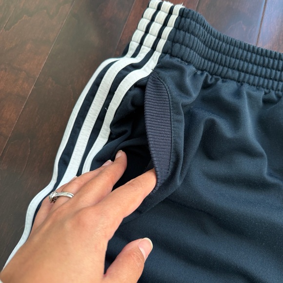 adidas Men's Track Pants Size Medium Navy 3 Stripes Pockets Active Gym Lounge - Picture 4 of 8